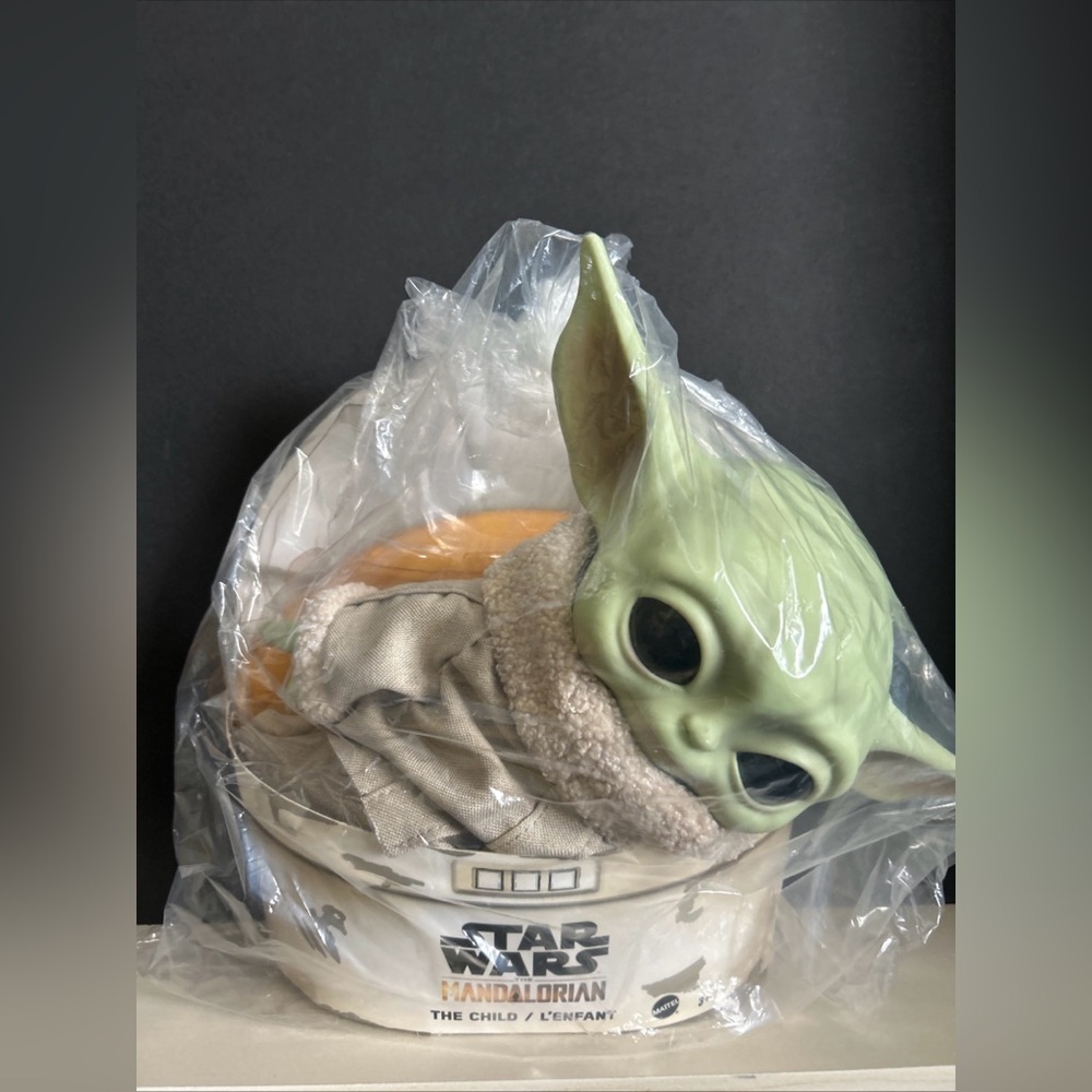 Star Wars Mandalorian The Child Figure - Green and Cream